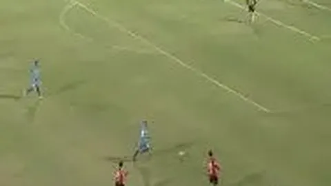 国少首战惜败沙特 依合散失误导致失利